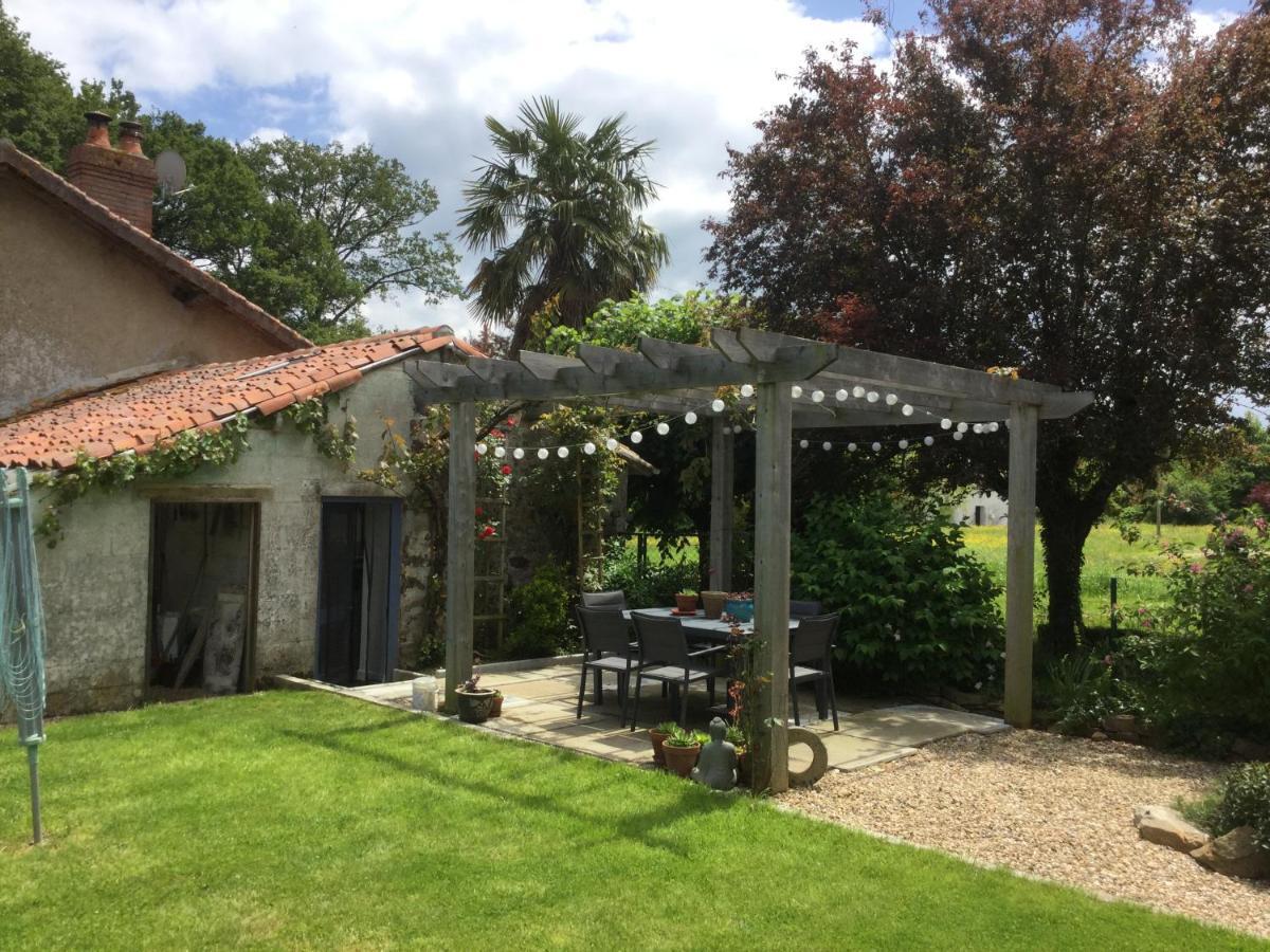 The Little House Villa Mezieres-sur-Issoire Екстериор снимка